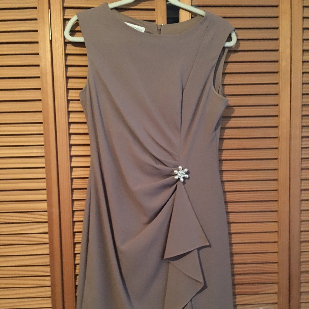 Women’s sleeveless classy dress